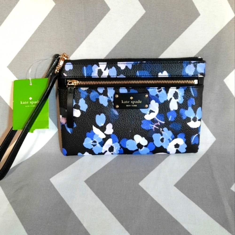 Kate spade wristlet floral